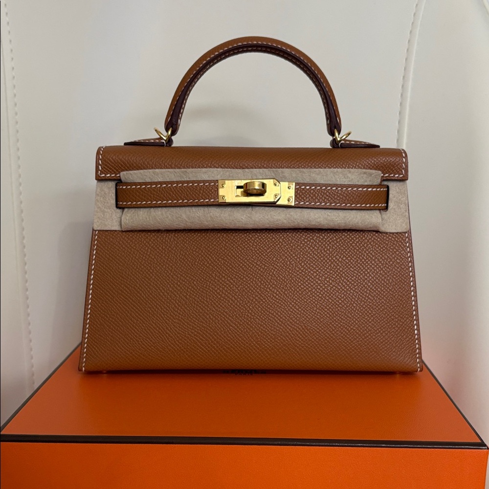 Brand new Hermes mini Kelly gold gold hardware Epsom G stamp